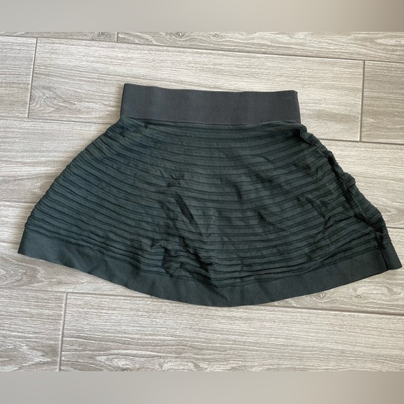 Club Monaco women’s mini skirt deep olive/green and black, size XS••• - Picture 3 of 11